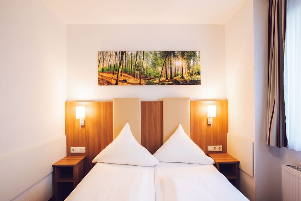 Double Room | Desk, iron/ironing board, free WiFi, bed sheets