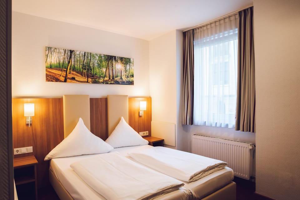 Double Room | Desk, iron/ironing board, free WiFi, bed sheets