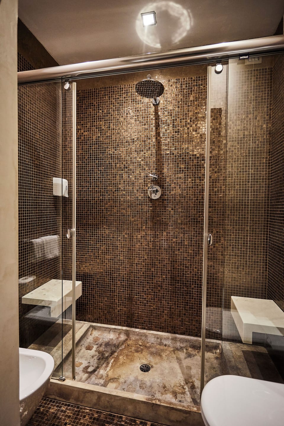 Luxury Room | Bathroom | Shower, rainfall showerhead, hair dryer, bidet