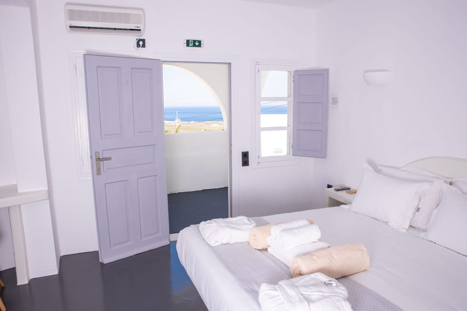 Superior Suite, Outdoor Jetted Tub, Sea View | Individually decorated, individually furnished, desk, soundproofing