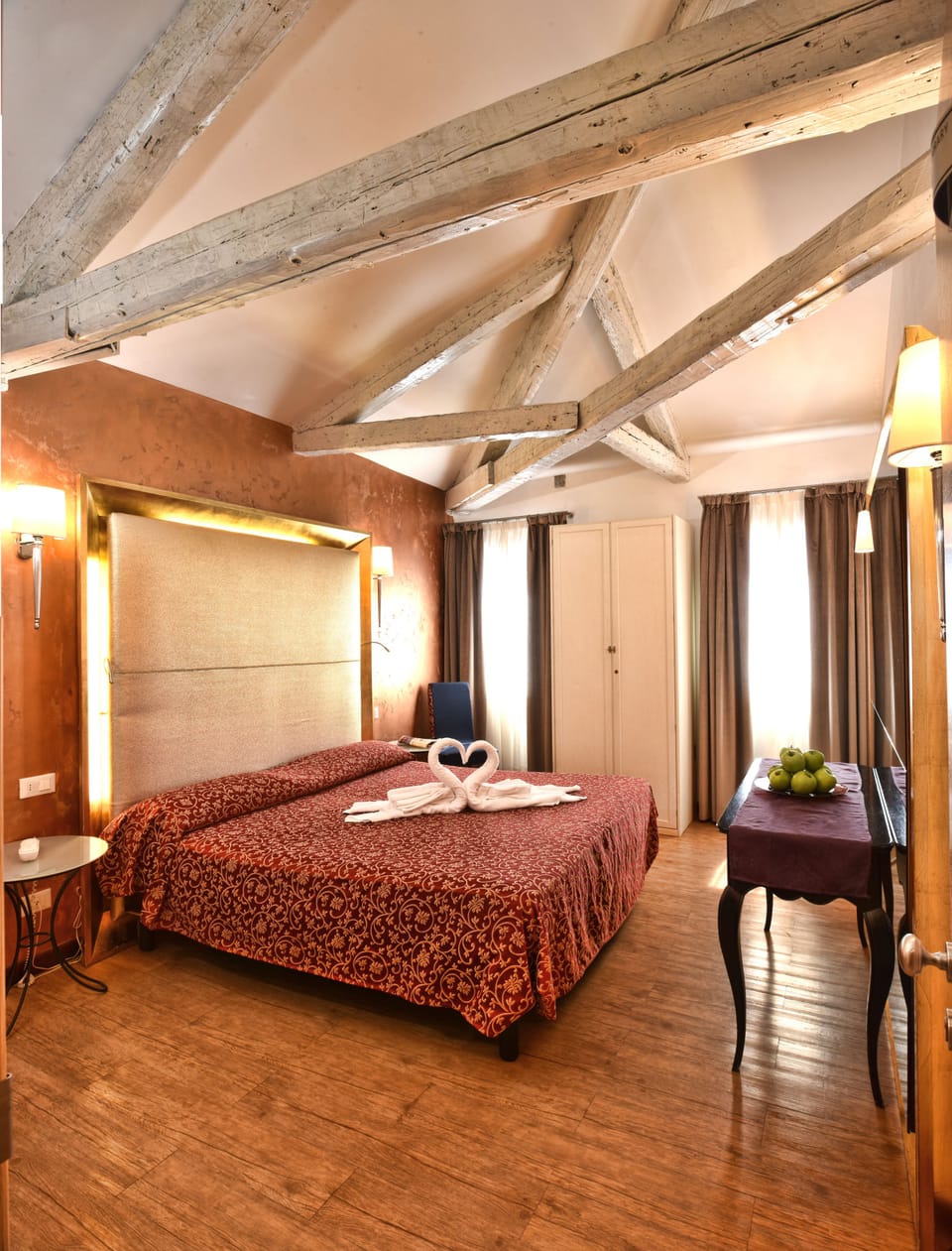 Desk, free WiFi, bed sheets