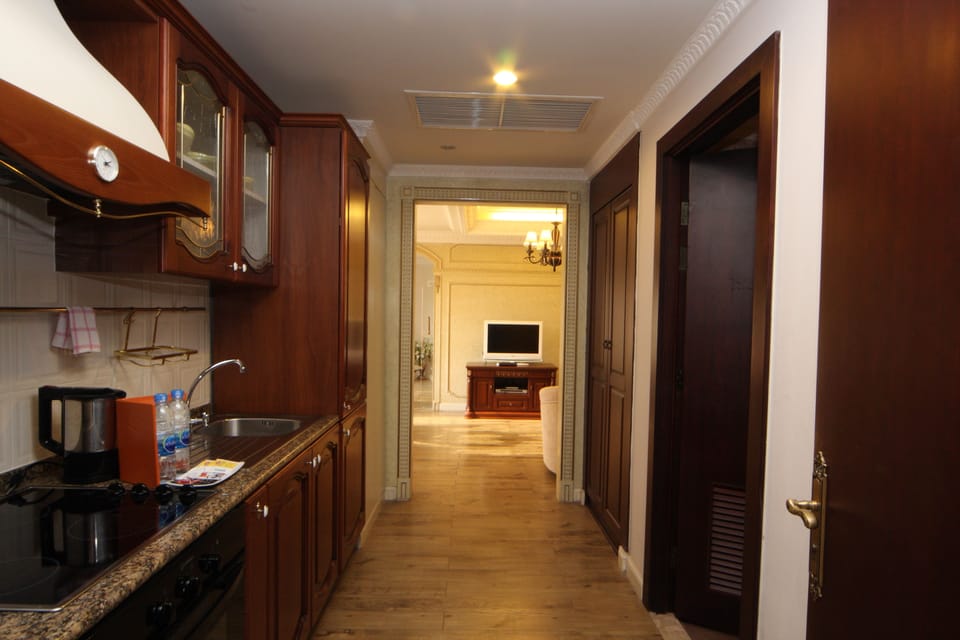 1 bedroom, Egyptian cotton sheets, premium bedding, pillowtop beds