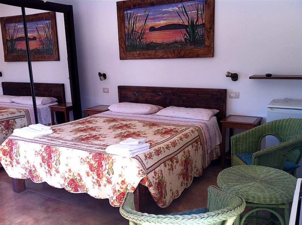 Cribs/infant beds, rollaway beds, free WiFi