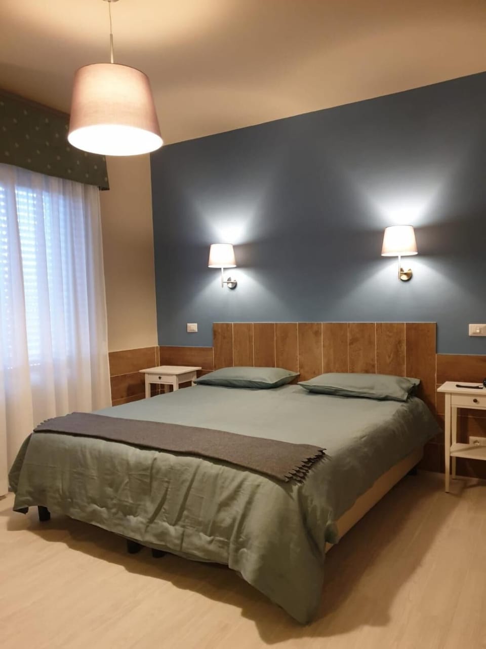 In-room safe, desk, cribs/infant beds, rollaway beds