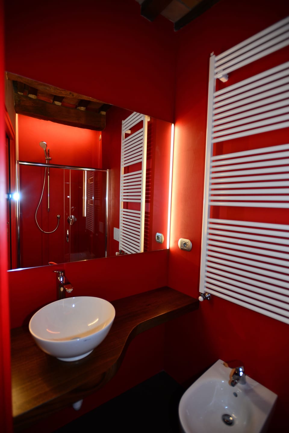Classic Apartment | Bathroom | Combined shower/tub, jetted tub, hair dryer, bidet