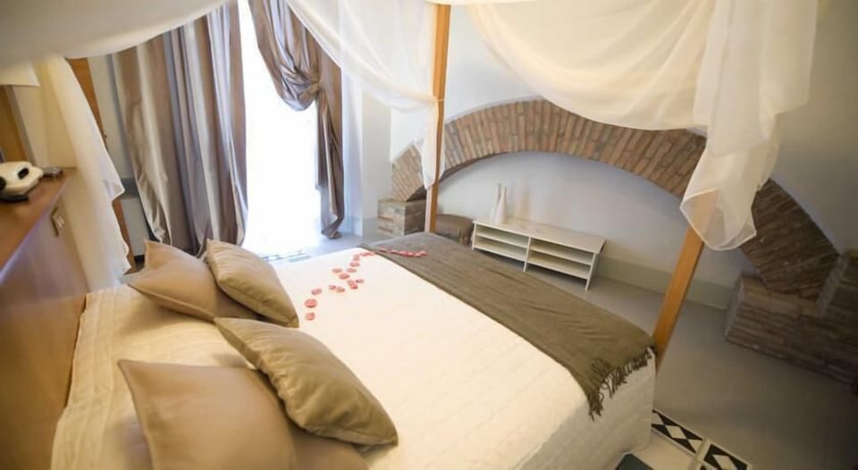 Double or Twin Room | In-room safe, desk, soundproofing, free WiFi
