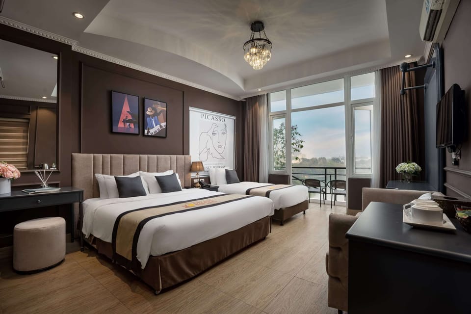 Premium bedding, pillowtop beds, minibar, in-room safe