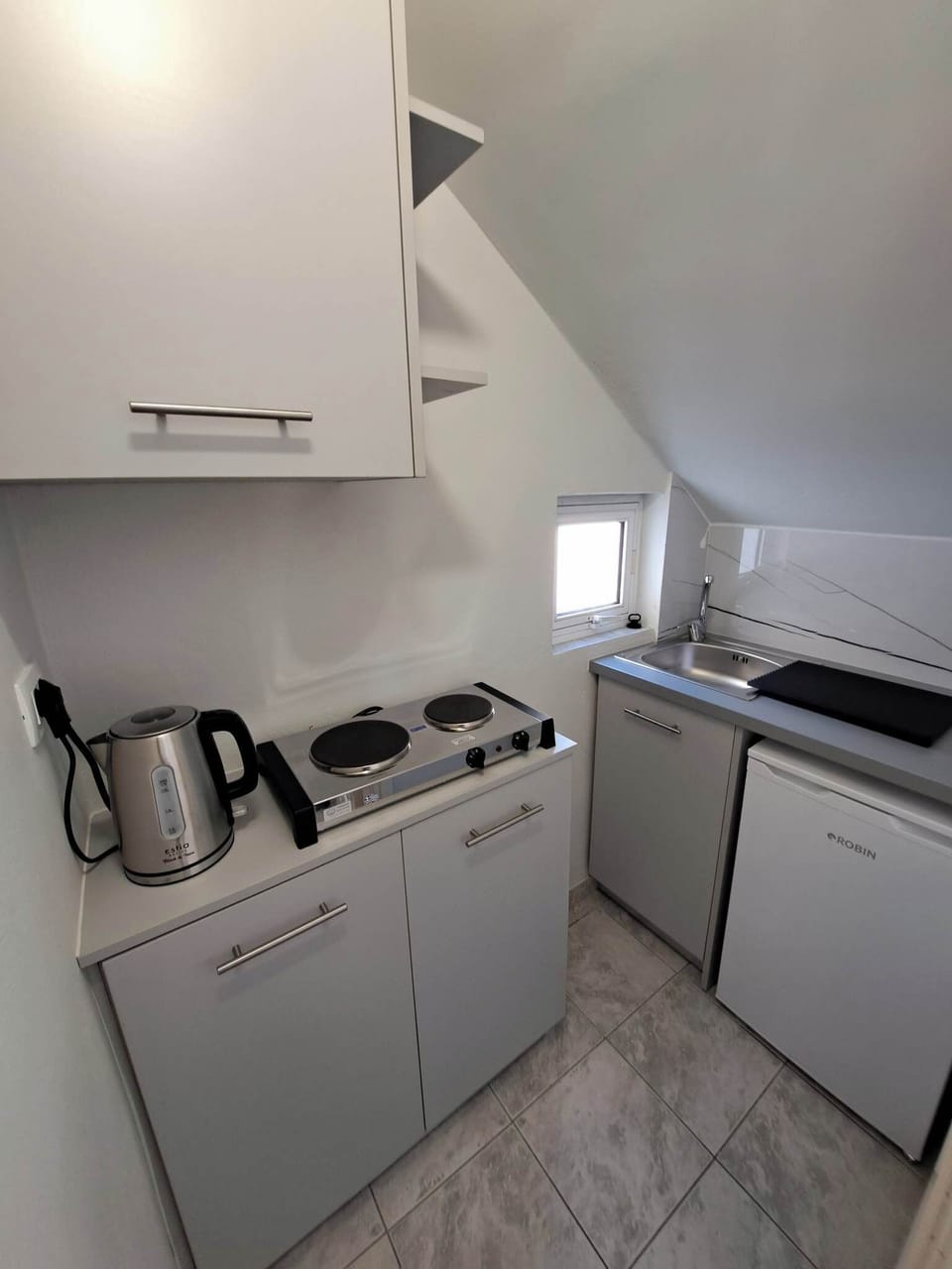 Standard Triple Room | Private kitchenette | Fridge, electric kettle