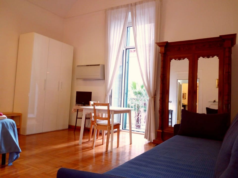 Double Room | In-room safe, desk, soundproofing, iron/ironing board