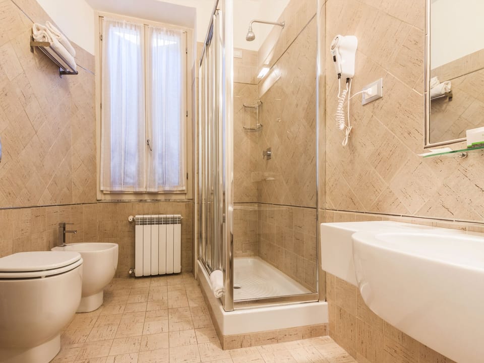 Shower, rainfall showerhead, free toiletries, hair dryer