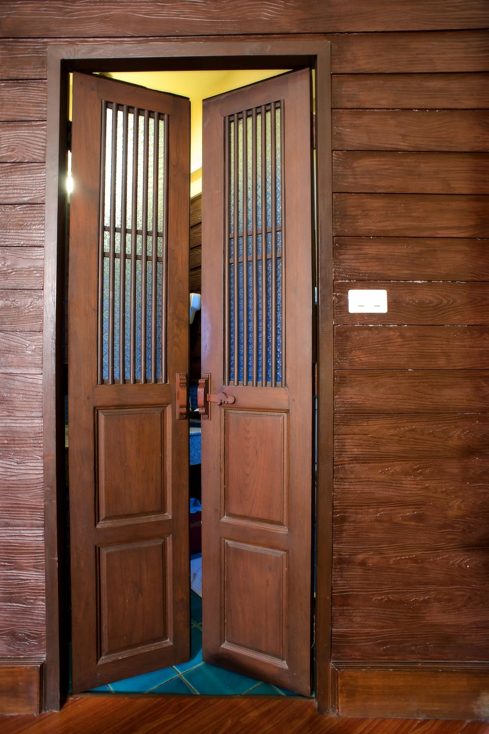 Deluxe Lanna Room | Bathroom | Shower, free toiletries, towels