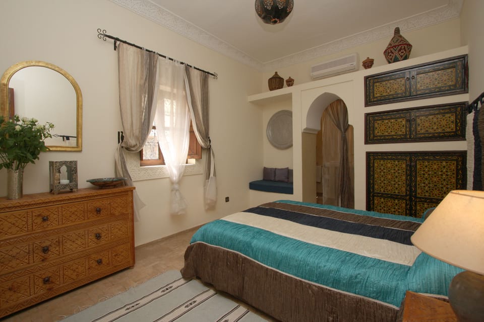 Select Comfort beds, in-room safe, free WiFi, bed sheets
