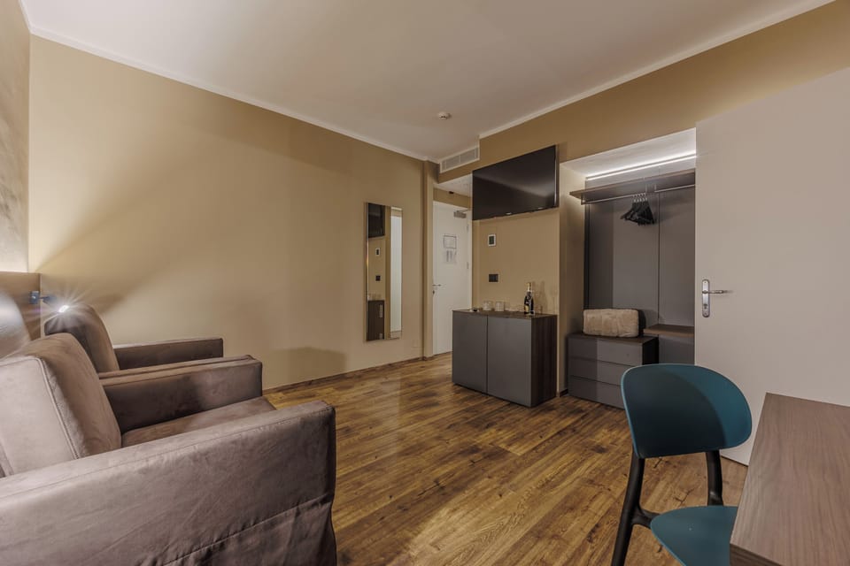 Panoramic Suite, Terrace, Lake View | Minibar, in-room safe, desk, cribs (free)