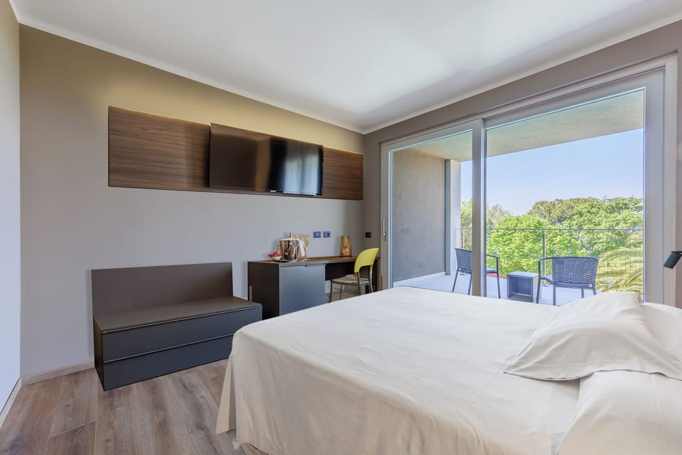 Minibar, in-room safe, desk, free cribs/infant beds