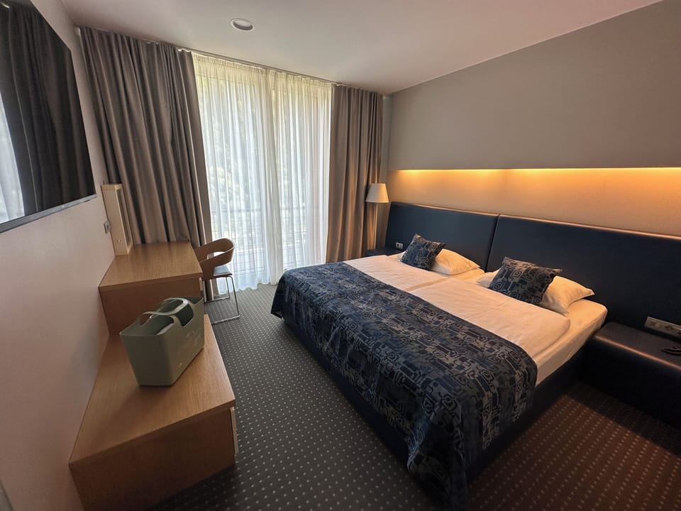 Comfort Single Room | Bathroom | Hair dryer, bathrobes, slippers, towels