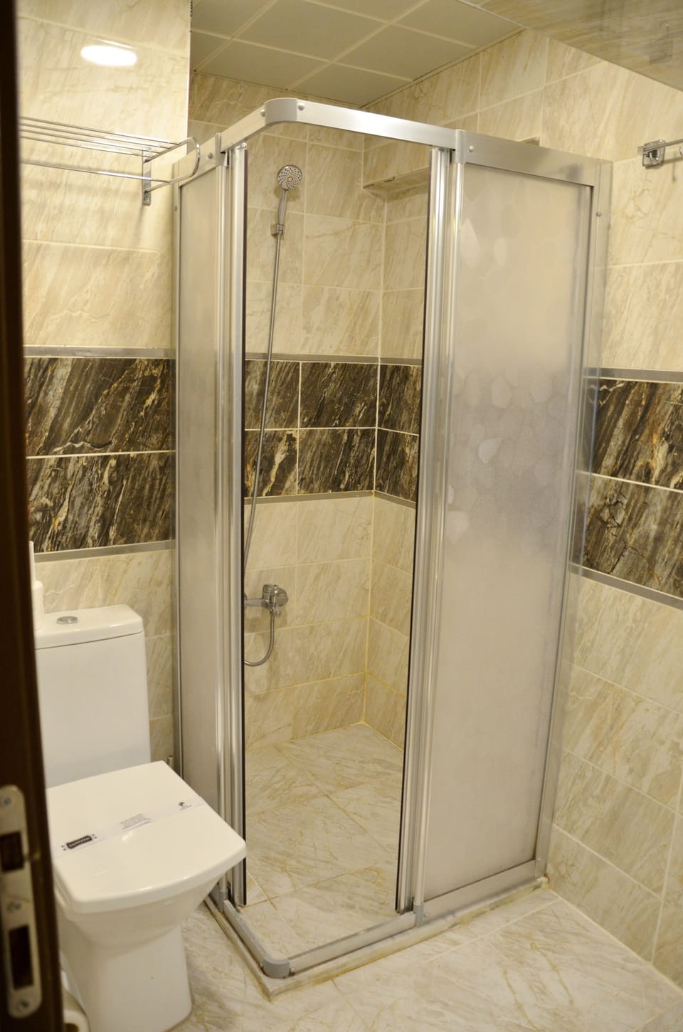 Triple Room | Bathroom | Hair dryer, slippers, bidet, towels