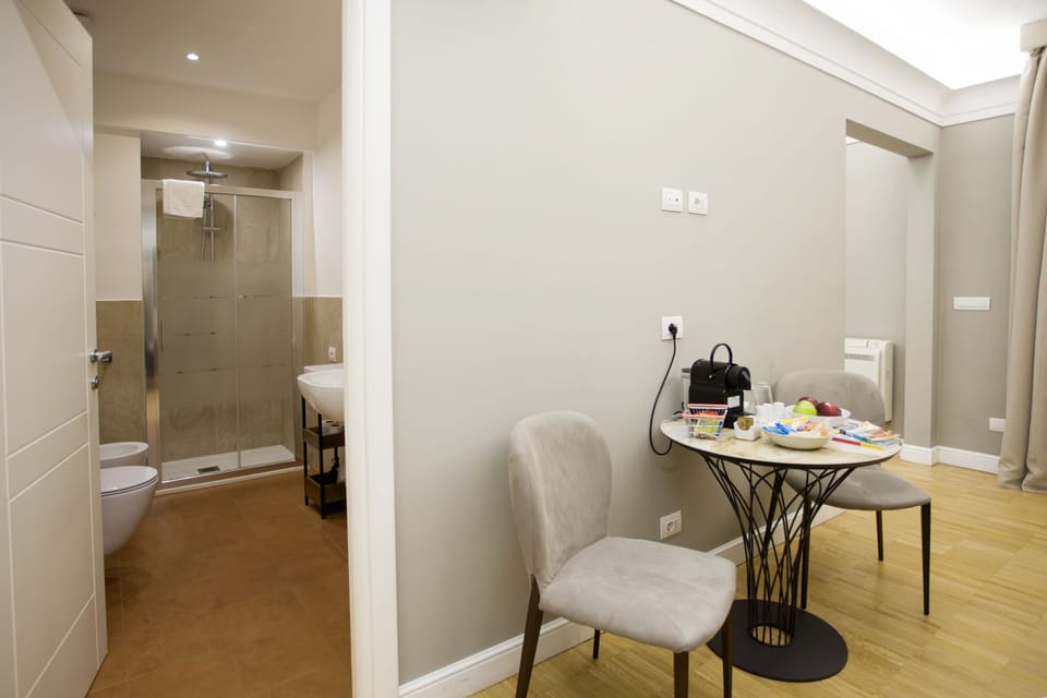 Classic Triple Room | Down comforters, pillowtop beds, minibar, in-room safe