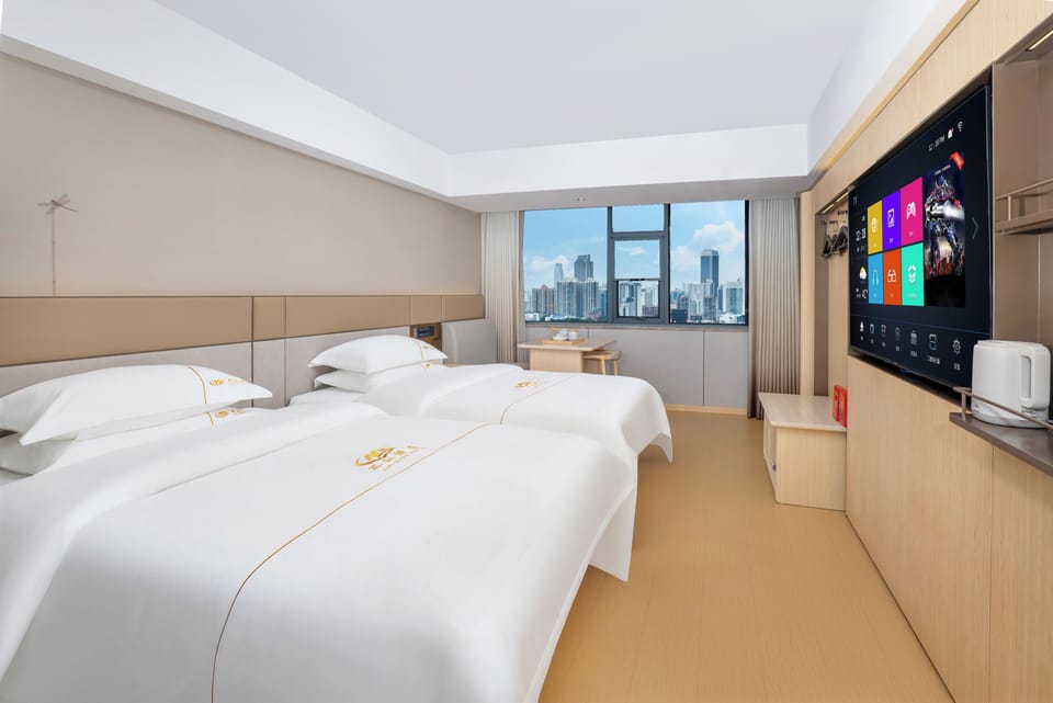 Superior Business Room | Down comforters, in-room safe, individually decorated, desk