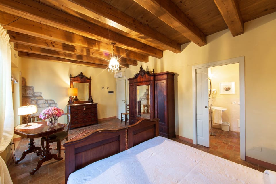 Junior Suite | In-room safe, individually decorated, individually furnished, desk