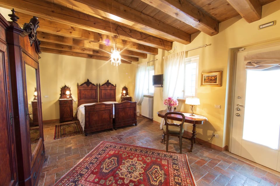 Junior Suite | In-room safe, individually decorated, individually furnished, desk
