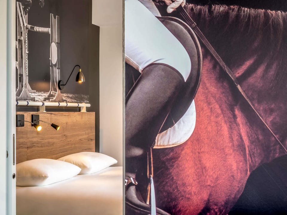 Premium bedding, in-room safe, desk, soundproofing