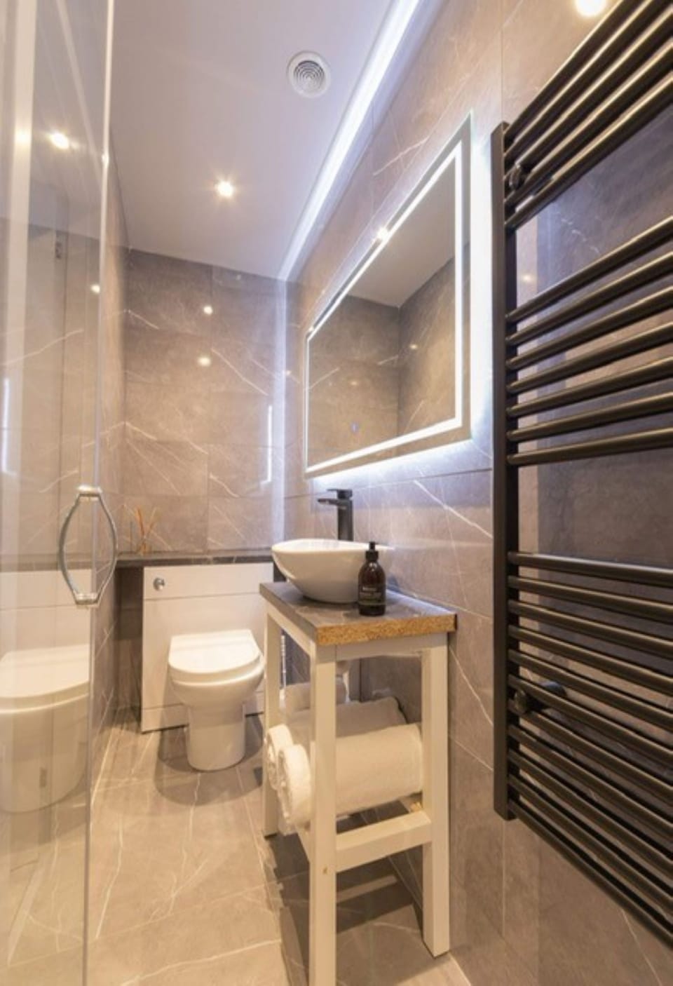 Twin Room | Bathroom | Free toiletries, hair dryer, towels, soap