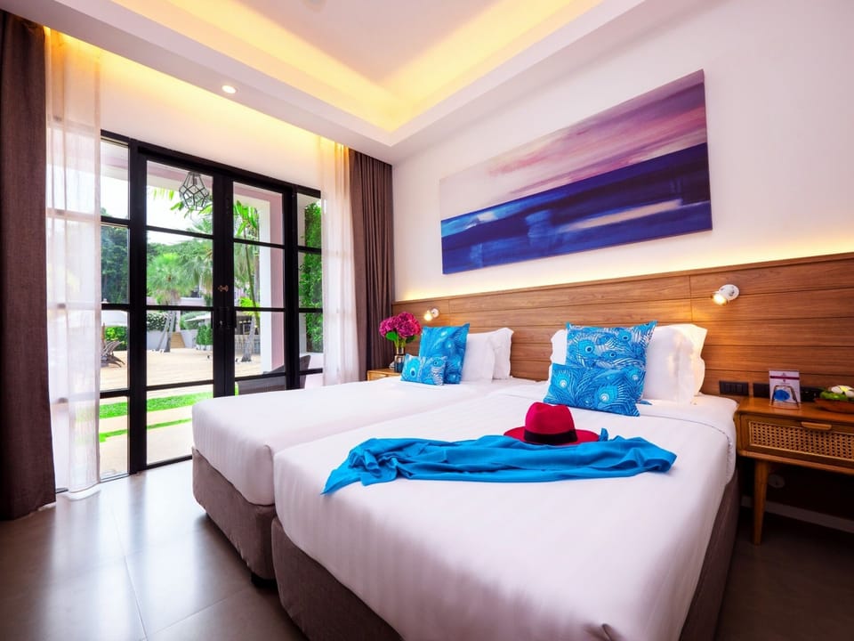 Sanctuary Superior | Minibar, in-room safe, iron/ironing board (on request), WiFi (free)
