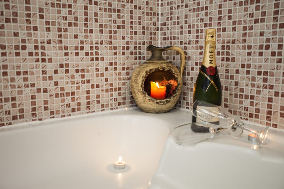 Suite, Private Bathroom (con jacuzzi) | Private spa tub