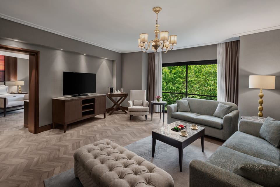 Family Suite | Minibar, in-room safe, desk, soundproofing