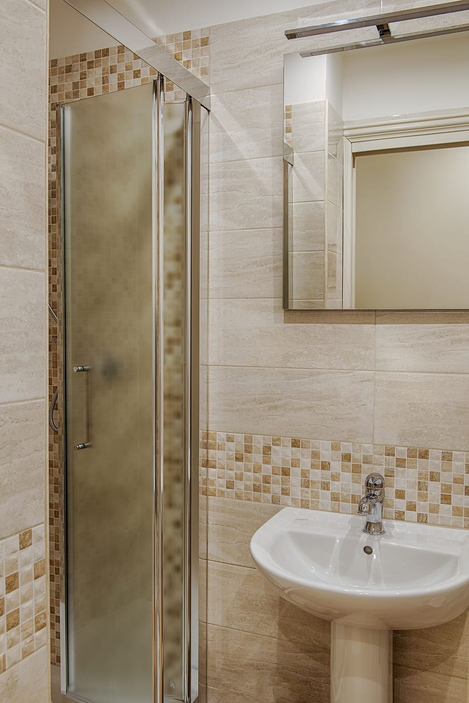 Double Room | Bathroom | Shower, free toiletries, hair dryer, bidet