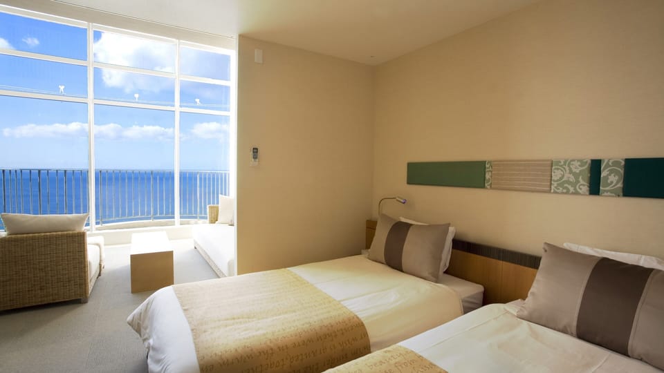 Sky Suite, Non Smoking | In-room safe, blackout drapes, iron/ironing board (on request)
