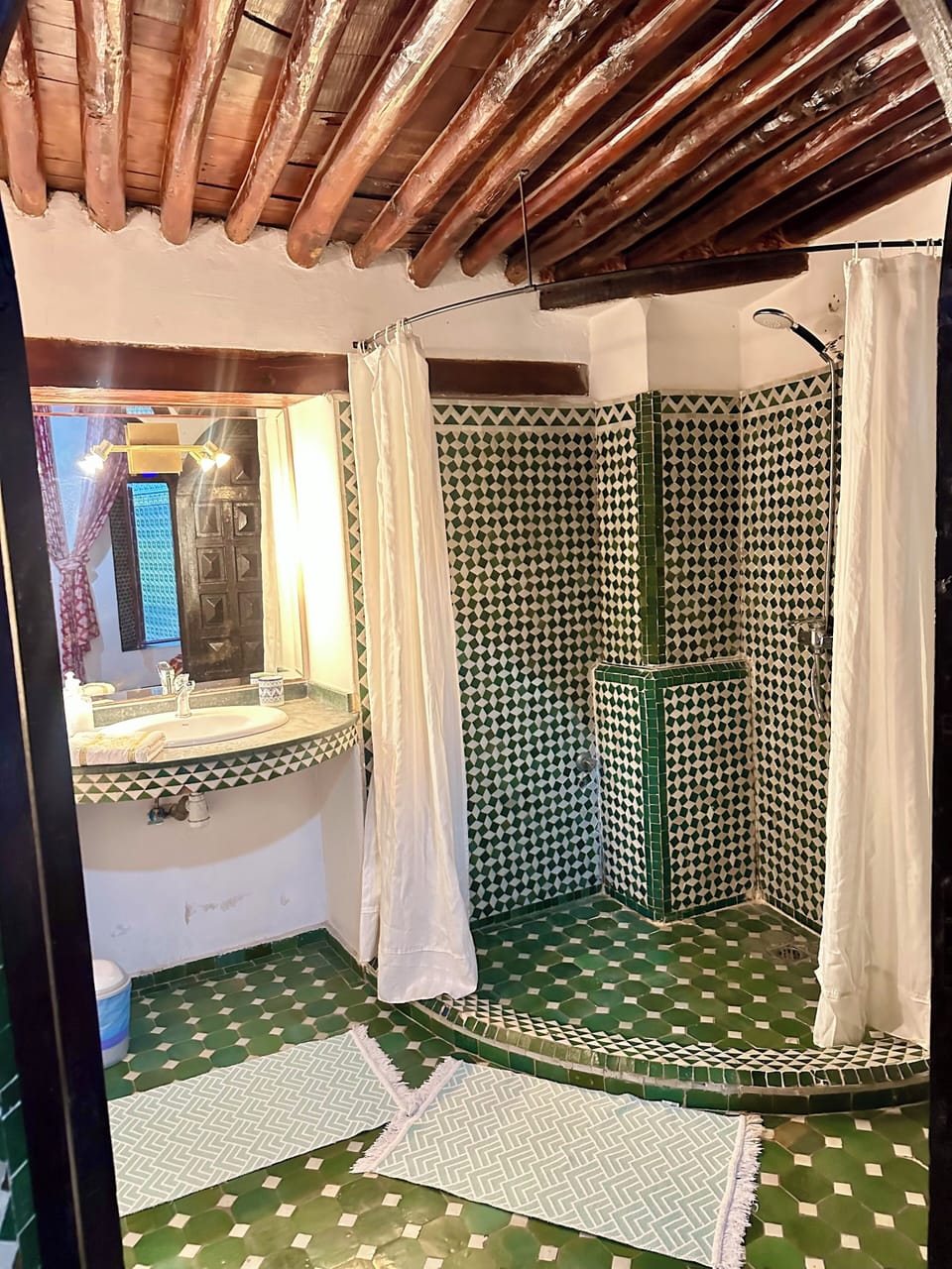 Family Suite (Rabat) | Bathroom | Free toiletries, hair dryer, towels
