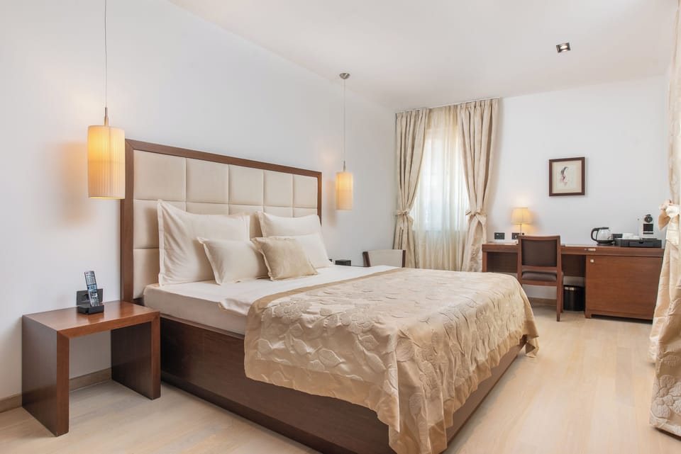 Deluxe Double Room | Premium bedding, minibar, in-room safe, desk