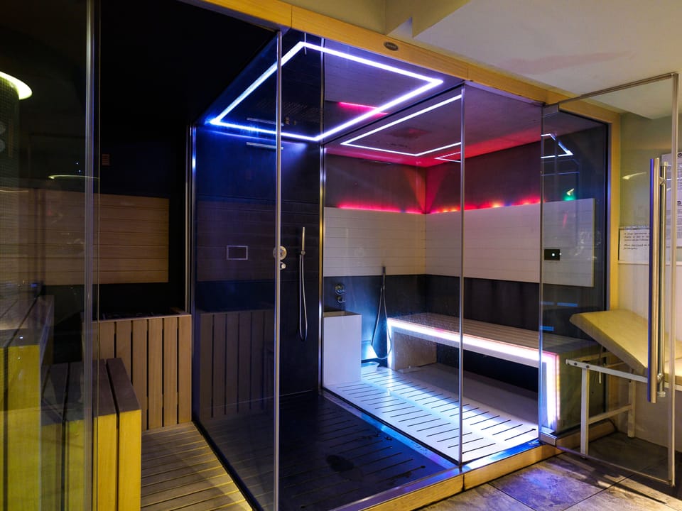 Couples treatment rooms, Turkish bath, body treatments, facials