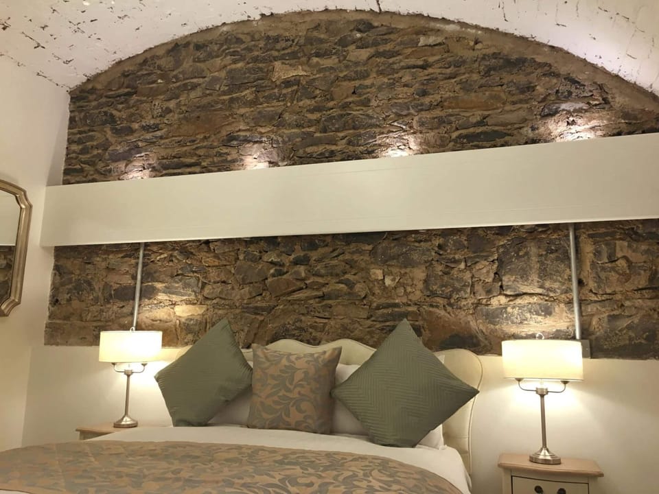 Premium bedding, down comforters, in-room safe, desk