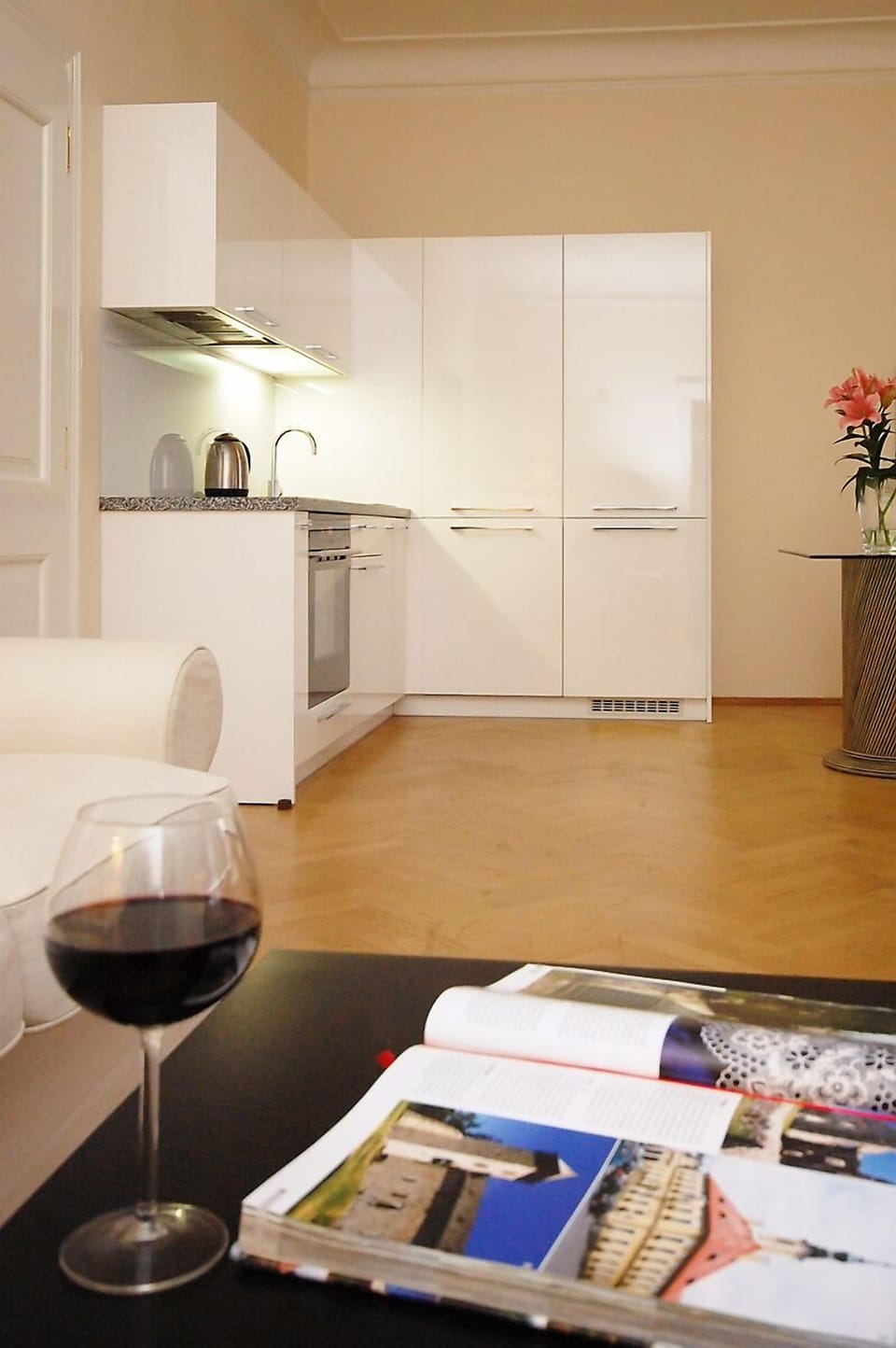 Family Apartment, 1 King Bed with Sofa bed, Kitchenette | Private kitchen | Fridge, microwave, stovetop, highchair