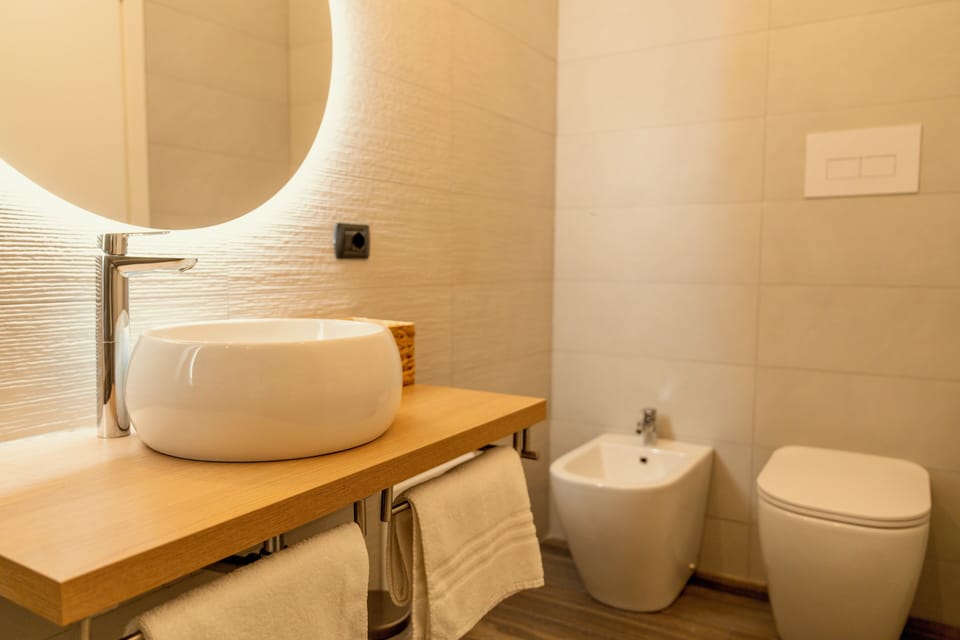 Standard Double Room, Sea View | Premium bedding, minibar, desk, free WiFi