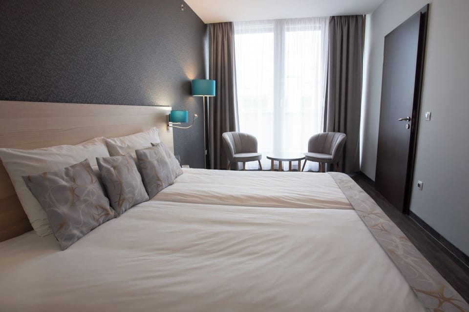 Suite | Premium bedding, minibar, in-room safe, desk