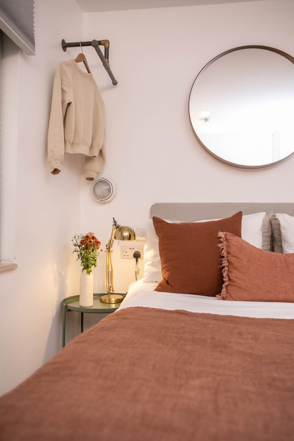 Standard Double Room, Ensuite | Pillowtop beds, desk, iron/ironing board (on request), WiFi (free)