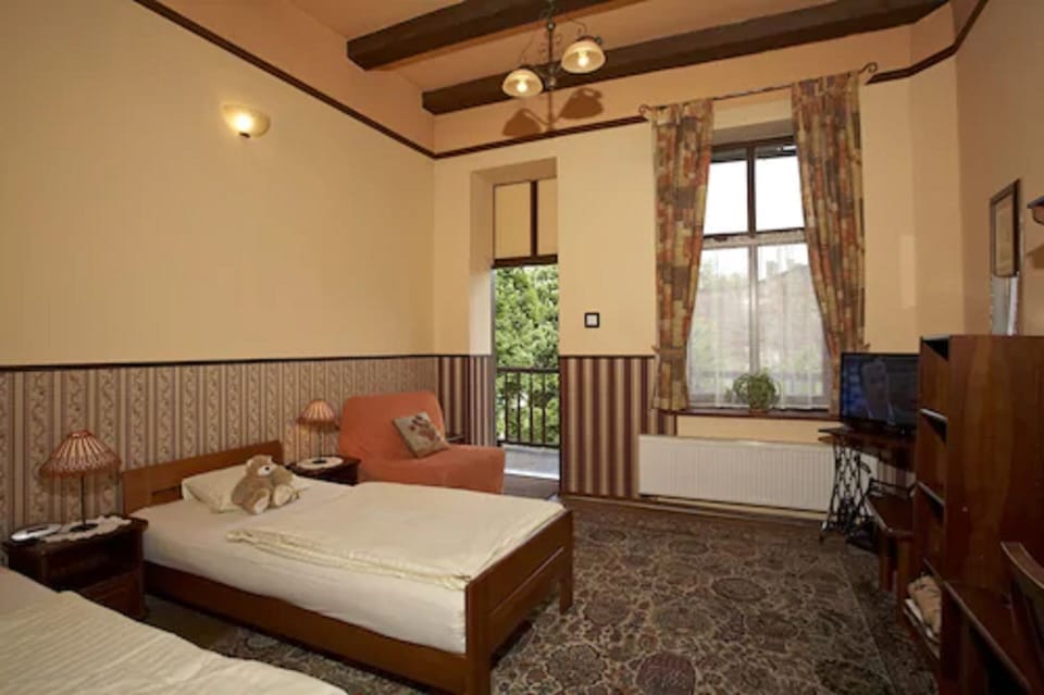Double or Twin Room | Living area | TV, table tennis, pay movies