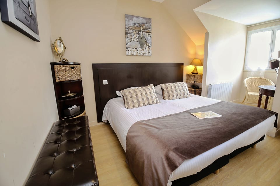 Premium bedding, individually decorated, individually furnished, desk
