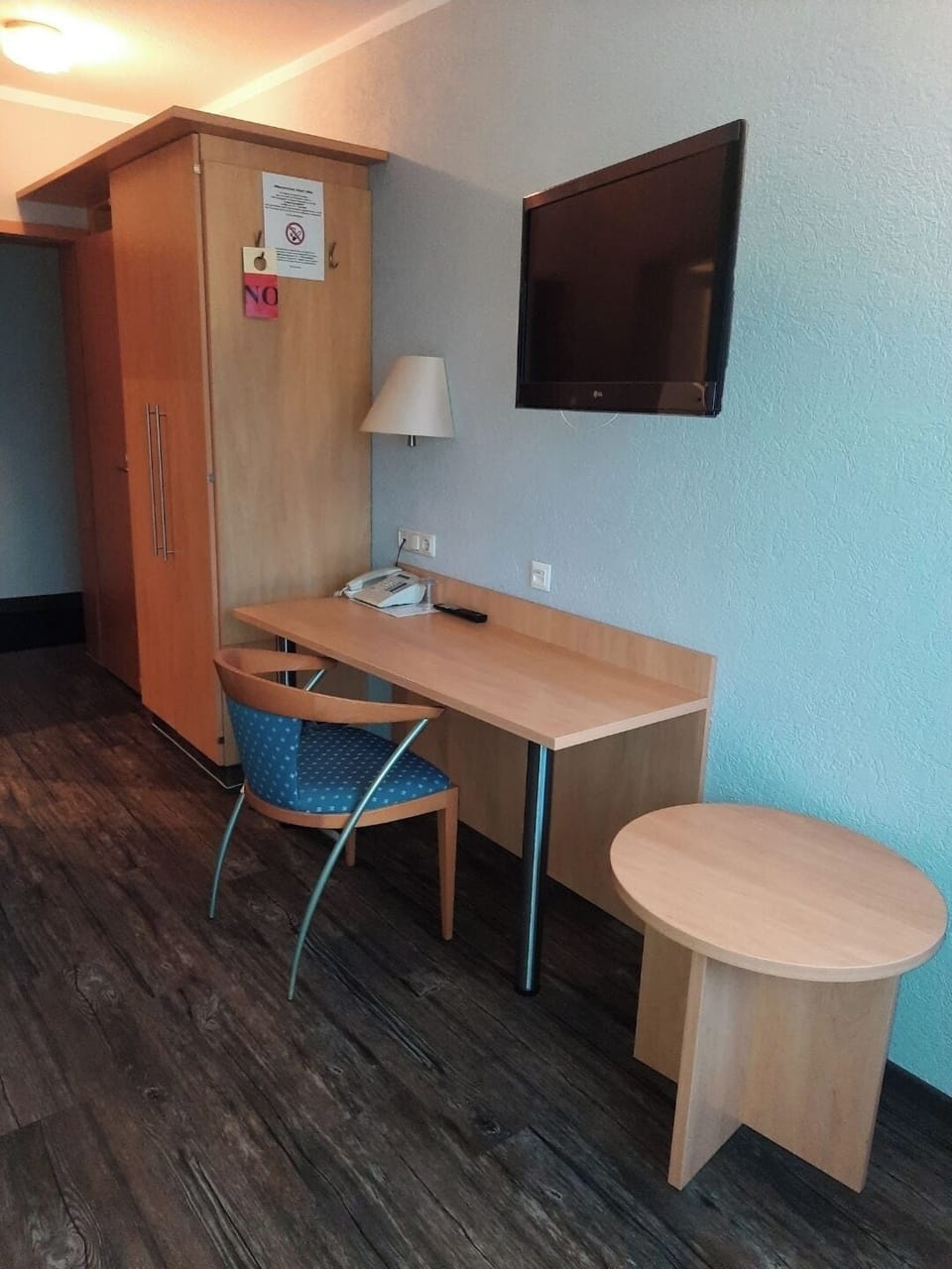 Standard Single Room | Living area | TV