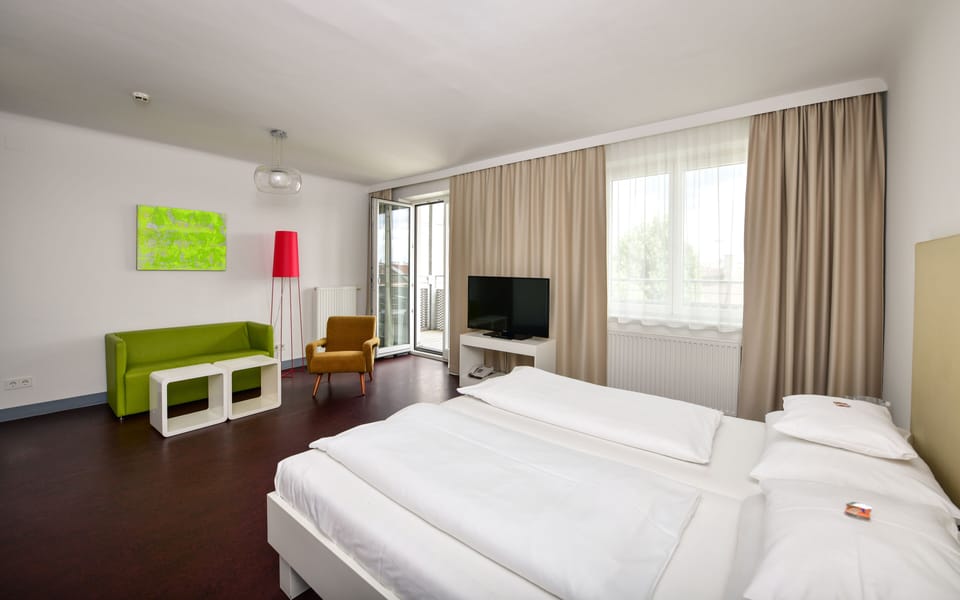 Double Room, Balcony (Monkey Balcony) | Hypo-allergenic bedding, in-room safe, desk, blackout drapes
