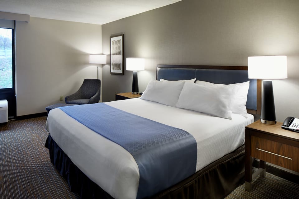 Pillowtop beds, in-room safe, desk, laptop workspace