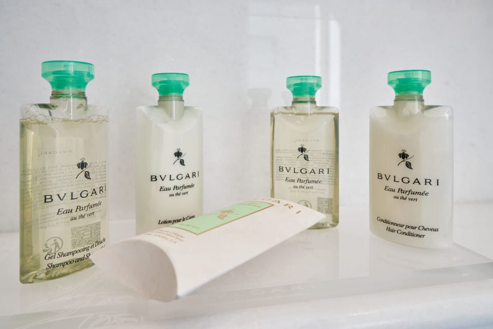 Suite (152) | Bathroom | Shower, rainfall showerhead, free toiletries, hair dryer