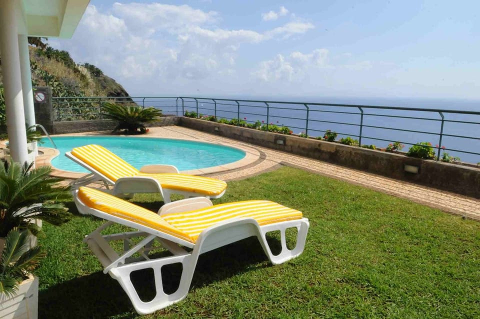 Vivenda Belo Horizonte - 180º Panoramic Atlantic Ocean View Hotel in Caniço