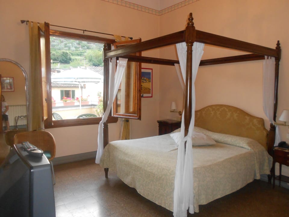 Double Room | Desk, soundproofing, iron/ironing board, cribs/infant beds