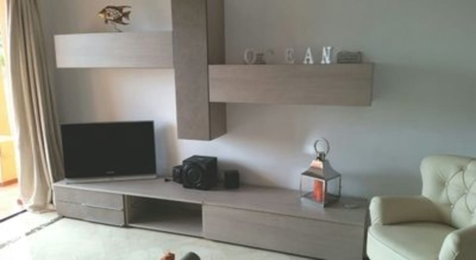 Modern lounge area with leather sofa, wifi and internet TV