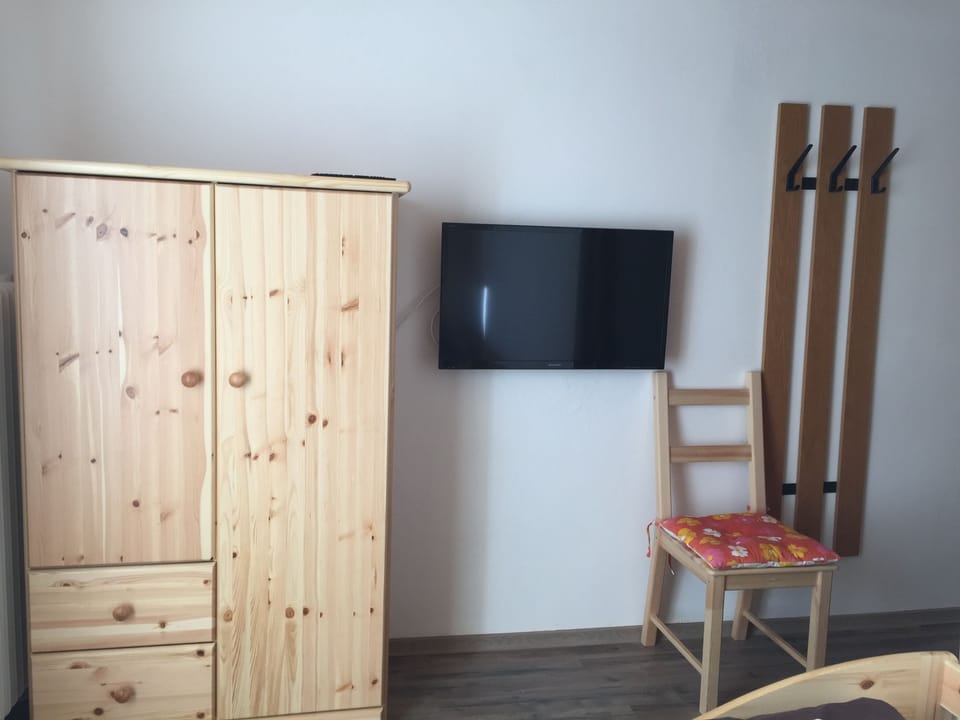 Economy Single Room, Balcony | Soundproofing, WiFi (free), bed sheets