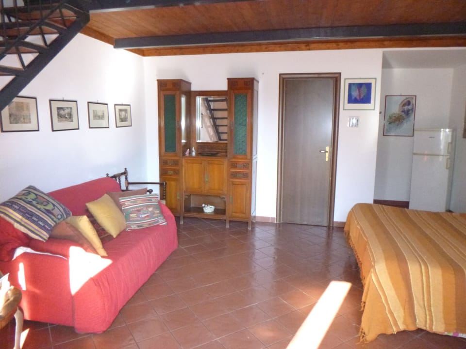 Quadruple Room | 5 bedrooms, desk, free WiFi, bed sheets